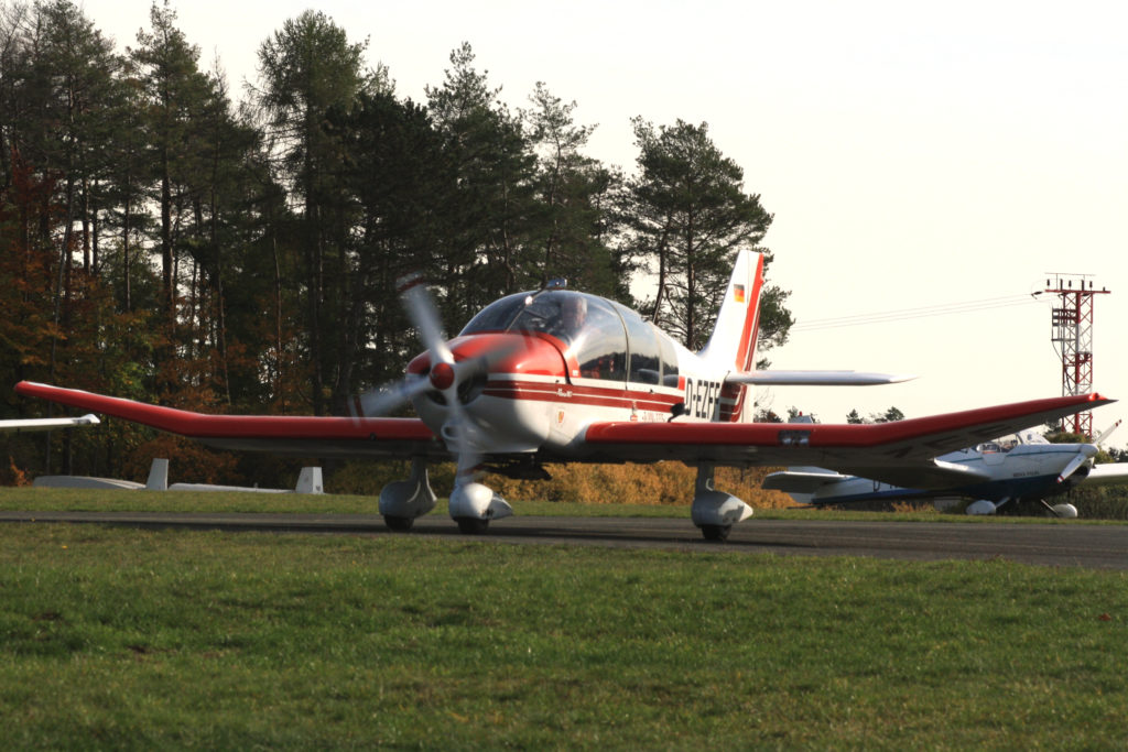 Diese Robin DR400 fliegt für die fränkische Fliegerschule in Feuerstein.