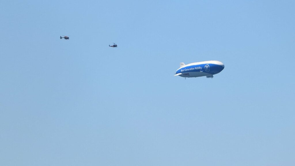 H145, UH-1D und ein Zeppelin 2
