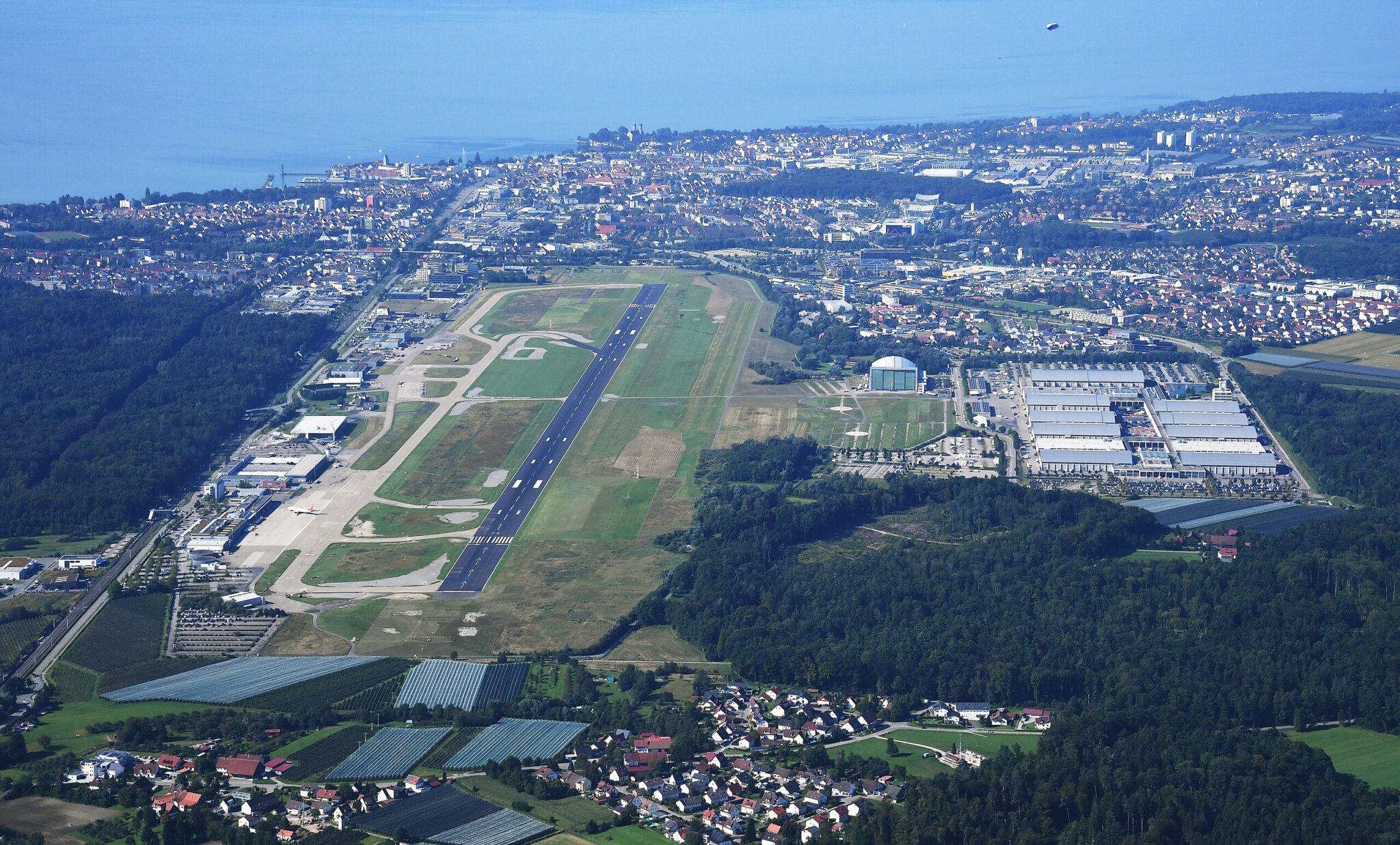 Parken In Der Nähe Flughafen Friedrichshafen da-oben.de